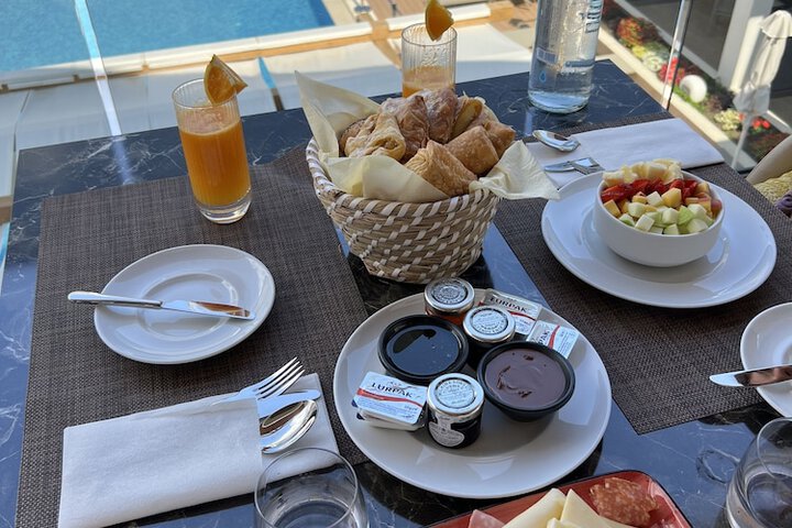 Breakfast/Coffee Service 33 of 38