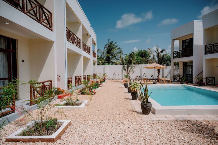 Hotel Exterior 93 of 97
