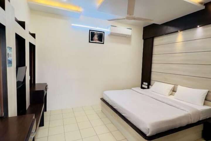 Room 8 of 54