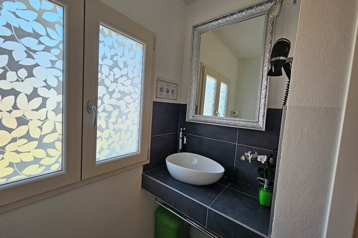 Room 54 of 76