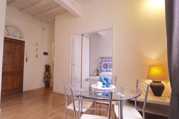 Room 4 of 16