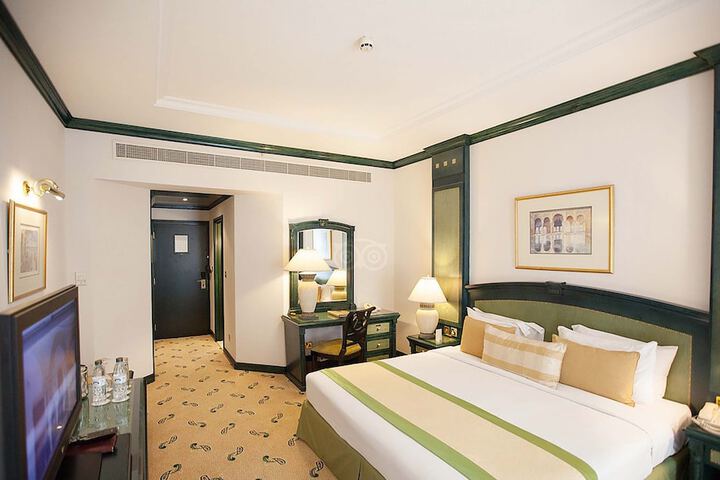 Room 10 of 38