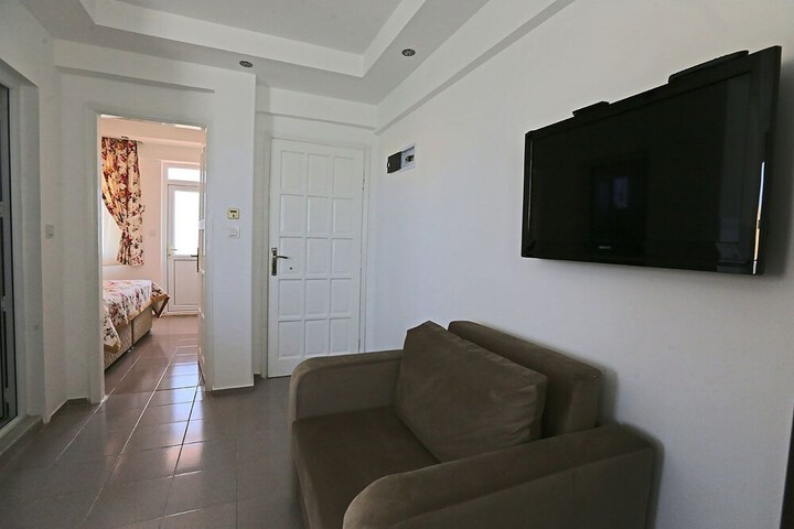 Room 25 of 48