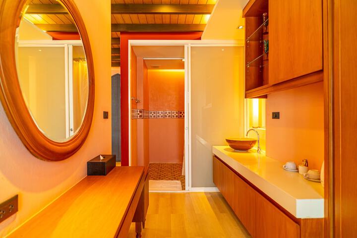Room 27 of 33