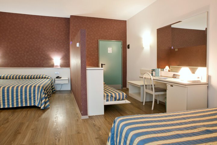 Room 40 of 86