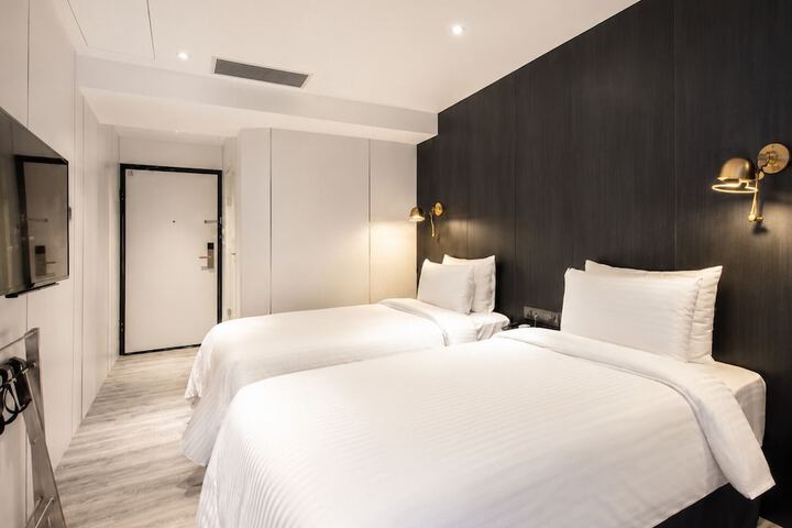 Room 35 of 59