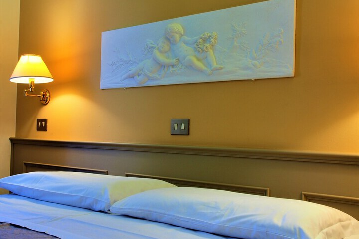 Room 8 of 54