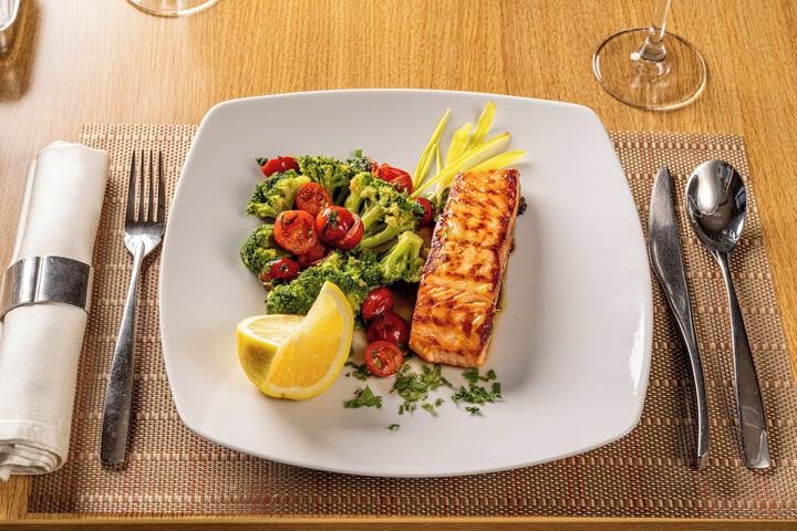 Dining 45 of 63