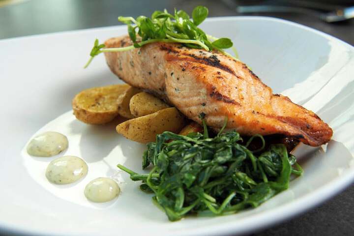 Dining 7 of 14
