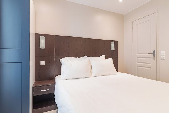 Room 9 of 32