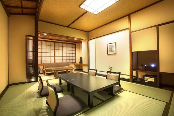 Room 8 of 223