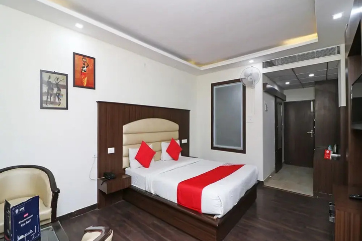 Room 5 of 16