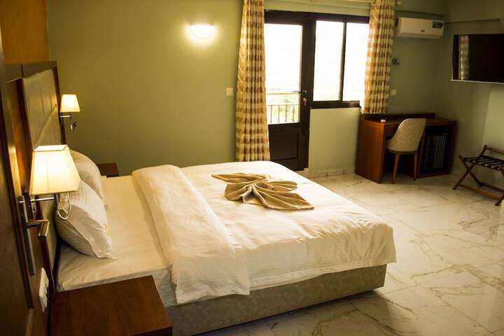 Room 15 of 38