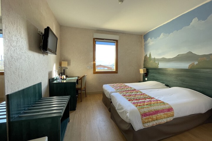 Room 4 of 13