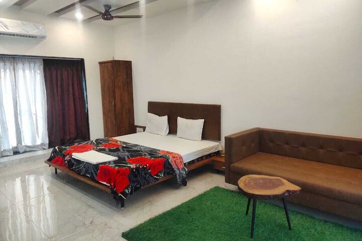 Room 7 of 66