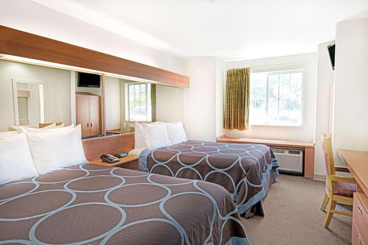 2 Queen Beds Continental Breakfast (12 of 25)