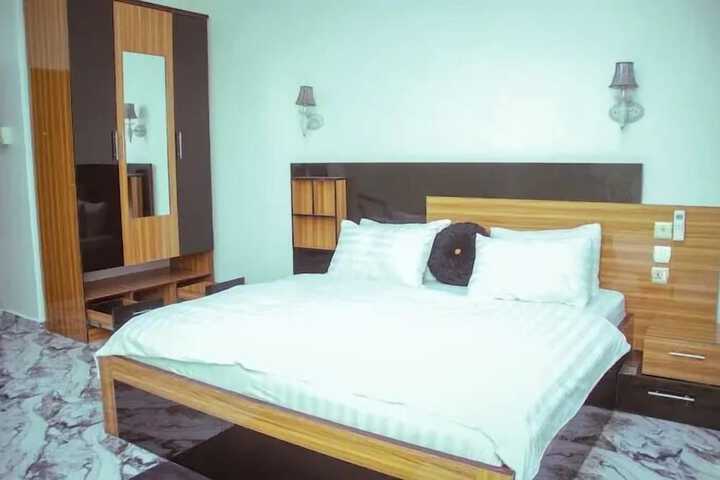 Room 5 of 43