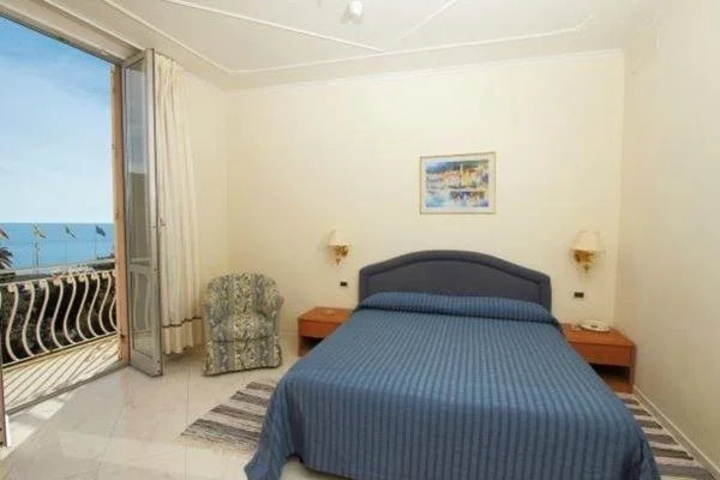 Room 4 of 7