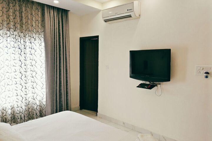 Room 28 of 98
