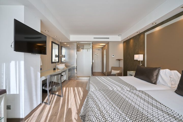 Room 27 of 82