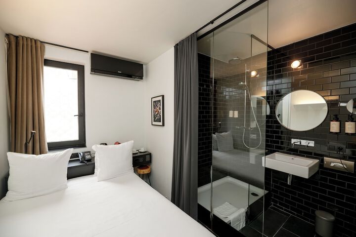 Room 43 of 119