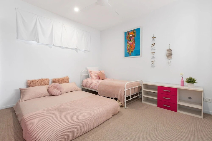 Room 5 of 16