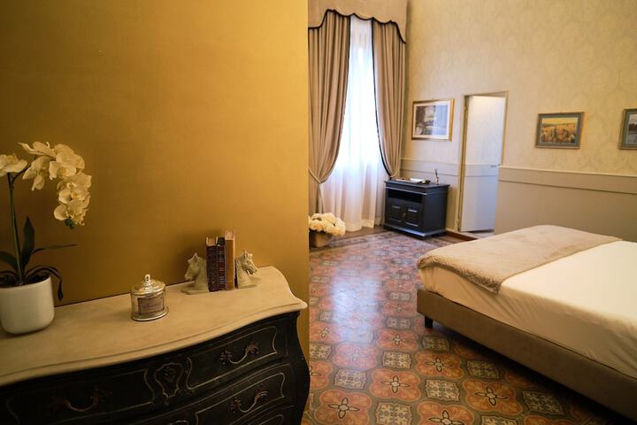 Room 5 of 35