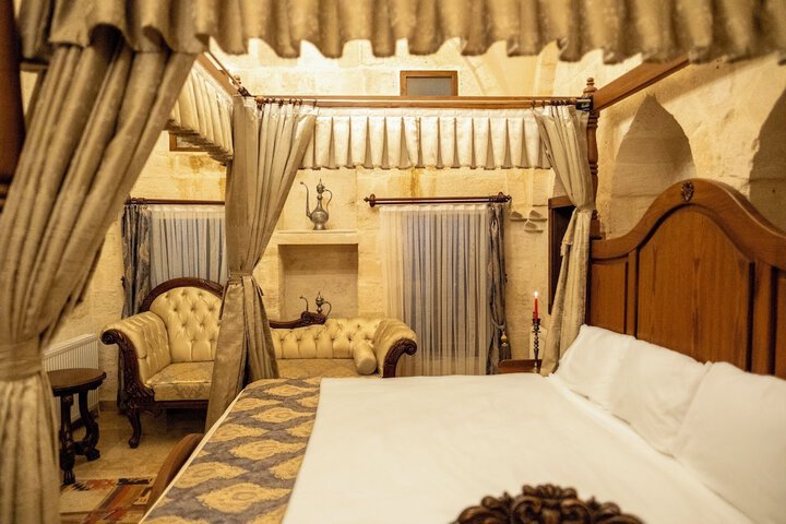 Room 3 of 70