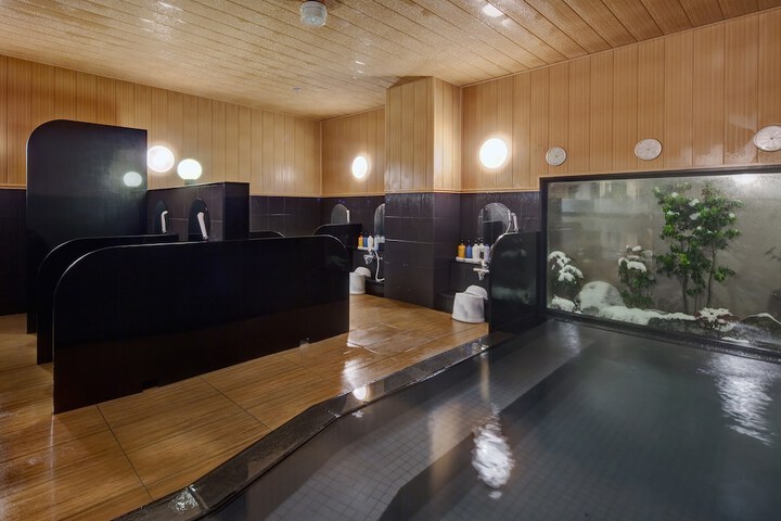 Room 13 of 27