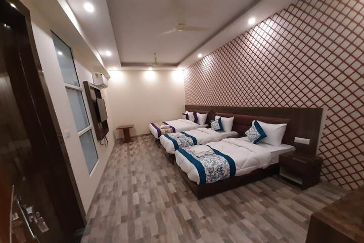 Room 30 of 76