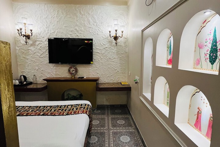 Room 32 of 167
