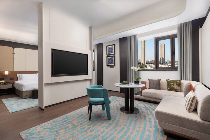 Room 21 of 102