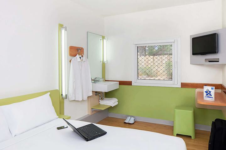 Room 9 of 27