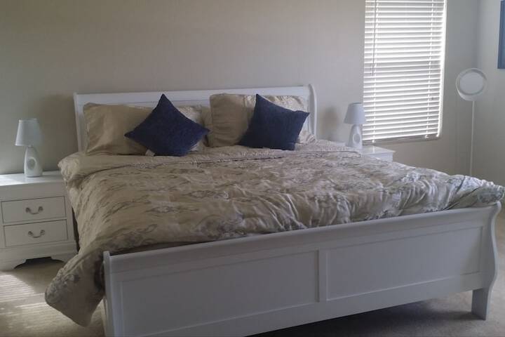 Room 3 of 34