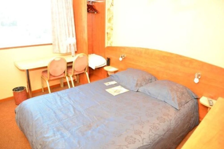 Room 15 of 62