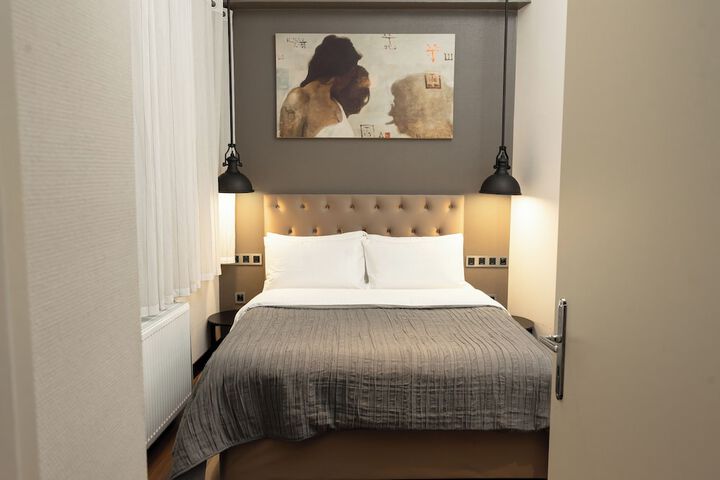 Room 25 of 77