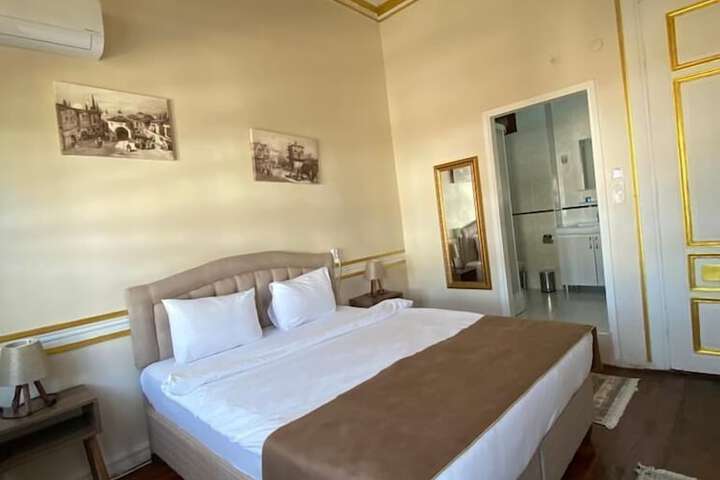 Room 6 of 38