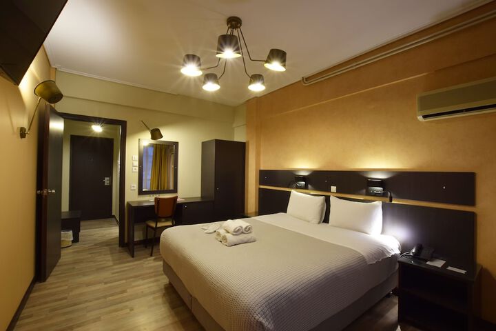 Room 32 of 137