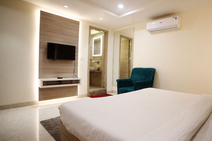 Room 12 of 27