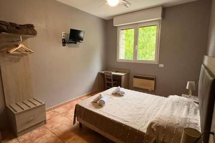 Room 2 of 10