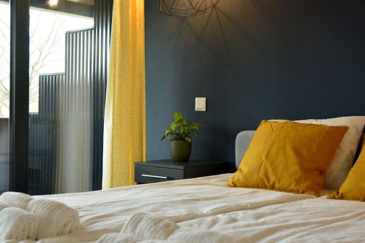 Room 5 of 62