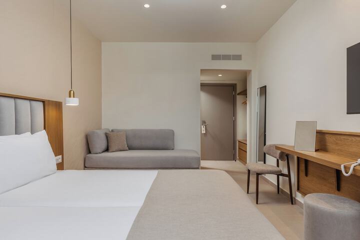 Room 47 of 184