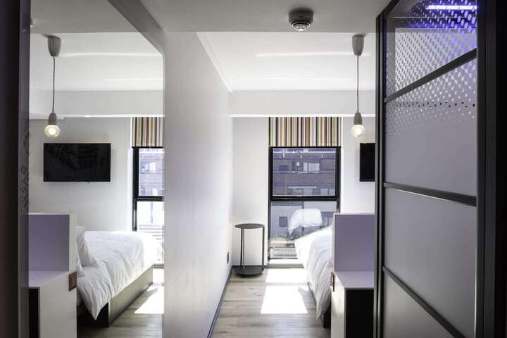 Room 21 of 165