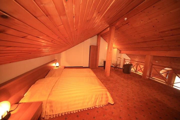 Room 12 of 48