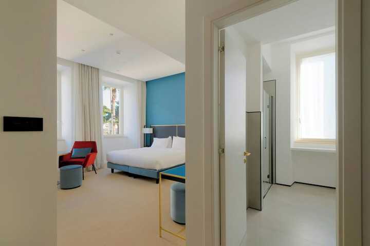 Room 43 of 105