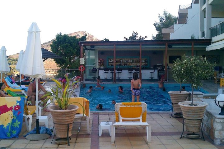 Hotel Pool