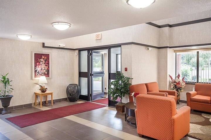 Entrance & Lobby