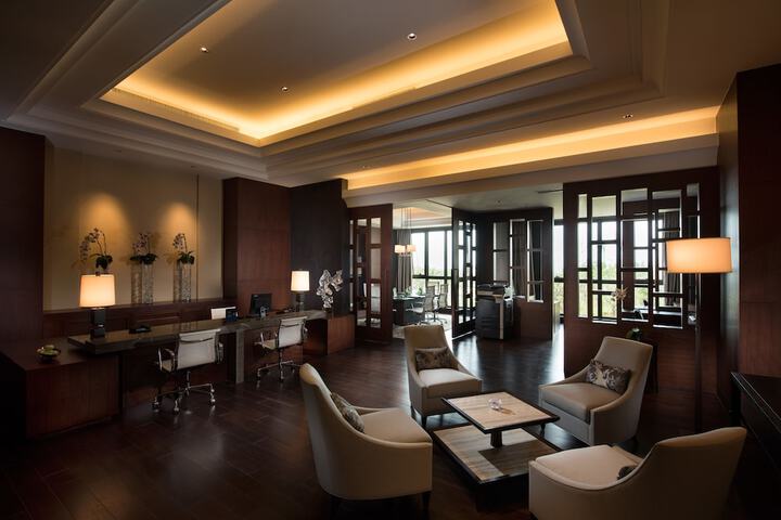 Business Center 93 of 109