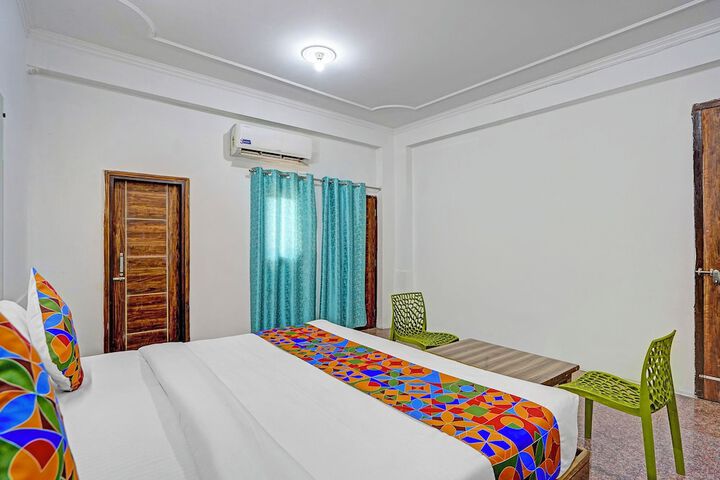 Room 10 of 26