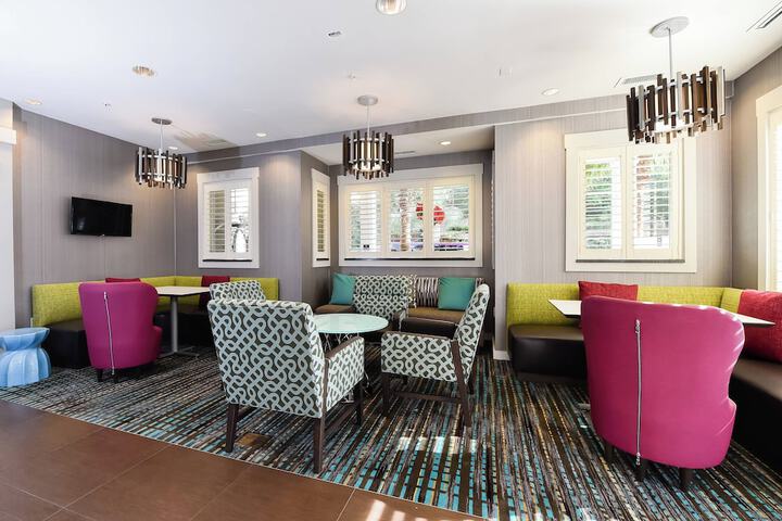Lobby lounge
